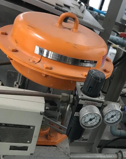 Pneumatic control valve with Honeywell positioner